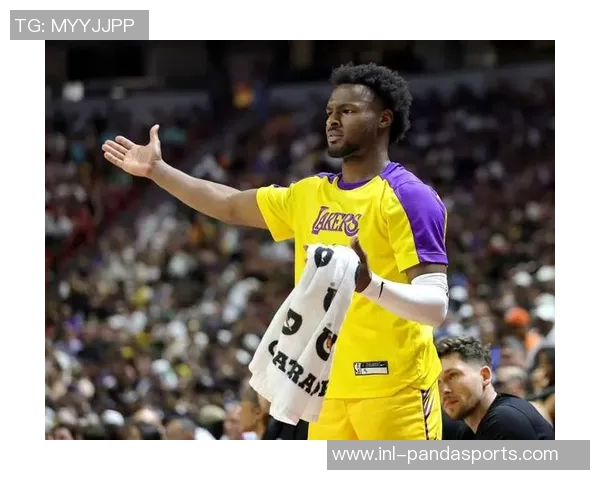 夸梅直言詹姆斯为何坚持让布朗尼进NBA建议其多看保罗的比赛学习技巧