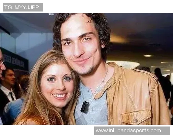 胡梅尔斯水瓶贴新闻揭示心声：20多岁渴望婚姻与家庭生活