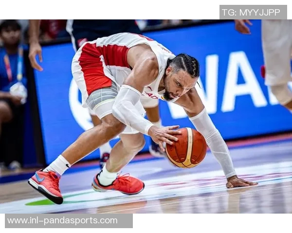 乌布雷拼劲十足全场表现出色贡献17分11板三分命中率高达60