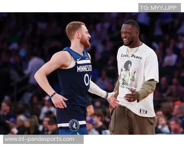 兰德尔上半场表现出色10投6中贡献15分3篮板3助攻数据全面