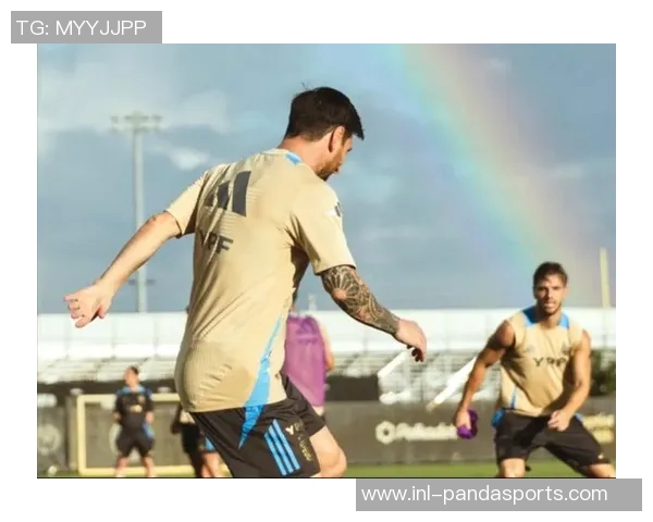 阿根廷队在迈阿密国际基地举行首场训练备战新赛季