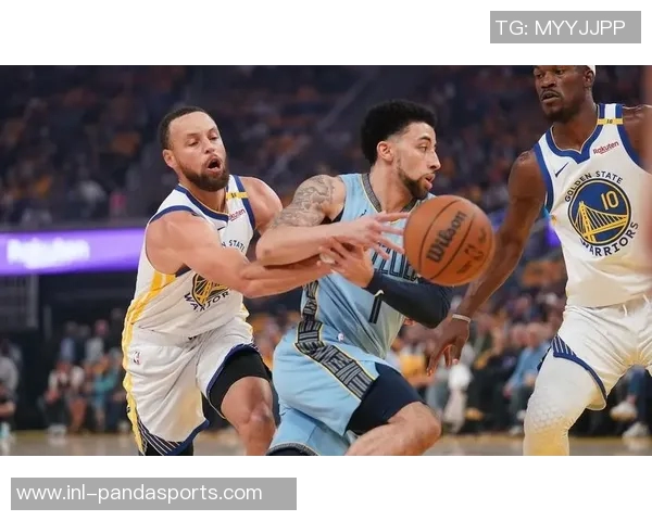 库里盛赞巴特勒训练赛表现出色攻防两端展现统治力