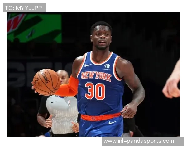 兰德尔半场表现稳定11投6中贡献14分4篮板1助攻1抢断